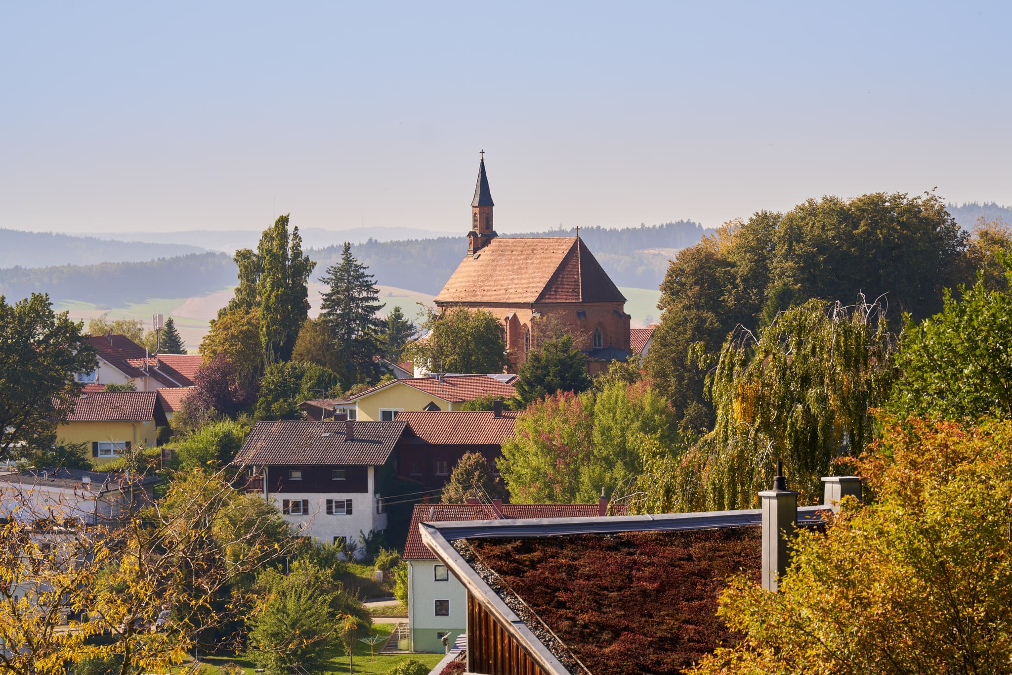 Aussicht Kirche Kronberg von Waldwunderwelt, Bad Griesbach - Kirche Kronberg von Waldwunderwelt, Bad Griesbach, Stadt im Landkreis Passau, Niederbayern, Bayern, Deutschland. Die Region liegt im Bayerischen Wald.