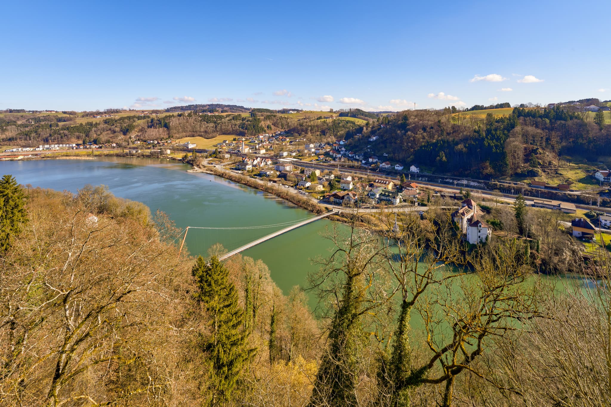 Aussicht Schloss Neuburg am Inn, Niederbayern auf Wernstein - Schloss Neuburg am Inn Aussicht auf Wernstein in Oberösterreich, Landkreis Passau, Niederbayern, Donau-Wald, Bäderdreick, Deutschland.