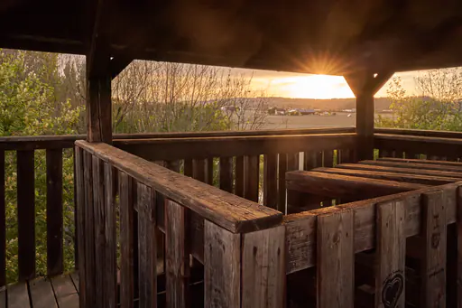 Aussichtsturm, Vogelturm vom Parkplatz Ering am Inn