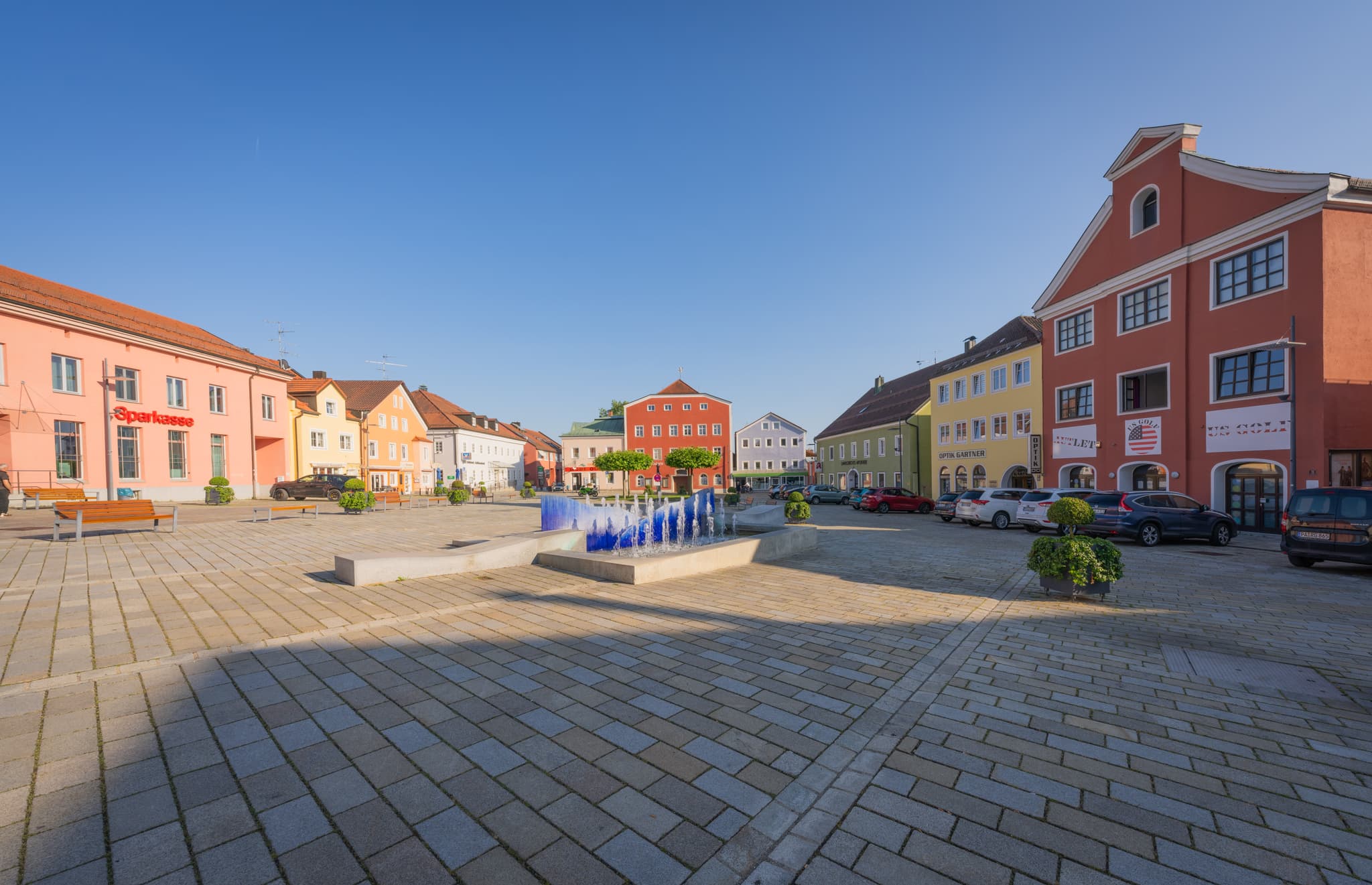 Bad Griesbach Stadtplatz, Passau, Niederbayern, Donau-Wald - Entdecken Sie den malerischen Stadtplatz in Bad Griesbach, Landkreis Passau, Niederbayern, Deutschland. Ein charmantes Herzstück der Region Donau-Wald.