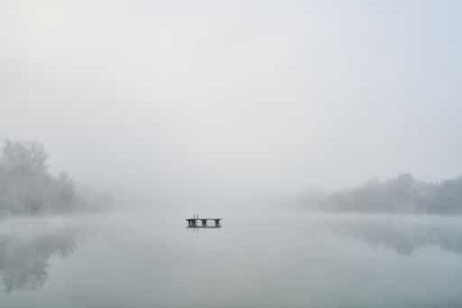 Badesee Steg am Morgen in Marktl, Altötting, Oberbayern