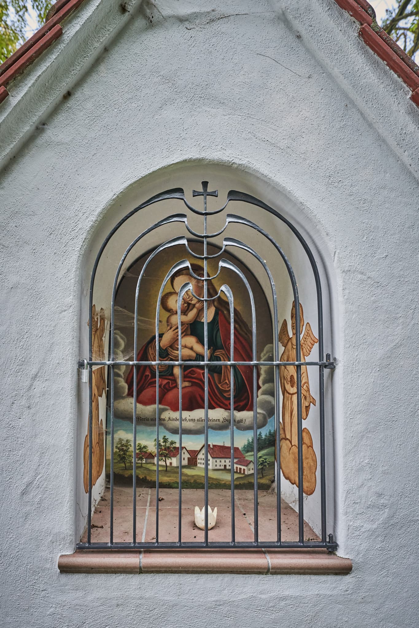 Badhöring Bildstock Wolfgangweg, Mehring, Altötting - Bildstock am Wolfgangweg in Badhöring, Mehring, Altötting, Oberbayern. Zwischen alten Bäumen in ländlicher Umgebung der Region Inn-Salzach, Deutschland.