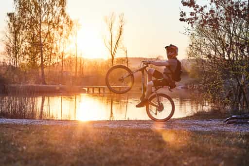 Biker am Peracher Badesee, Altötting, Oberbayern