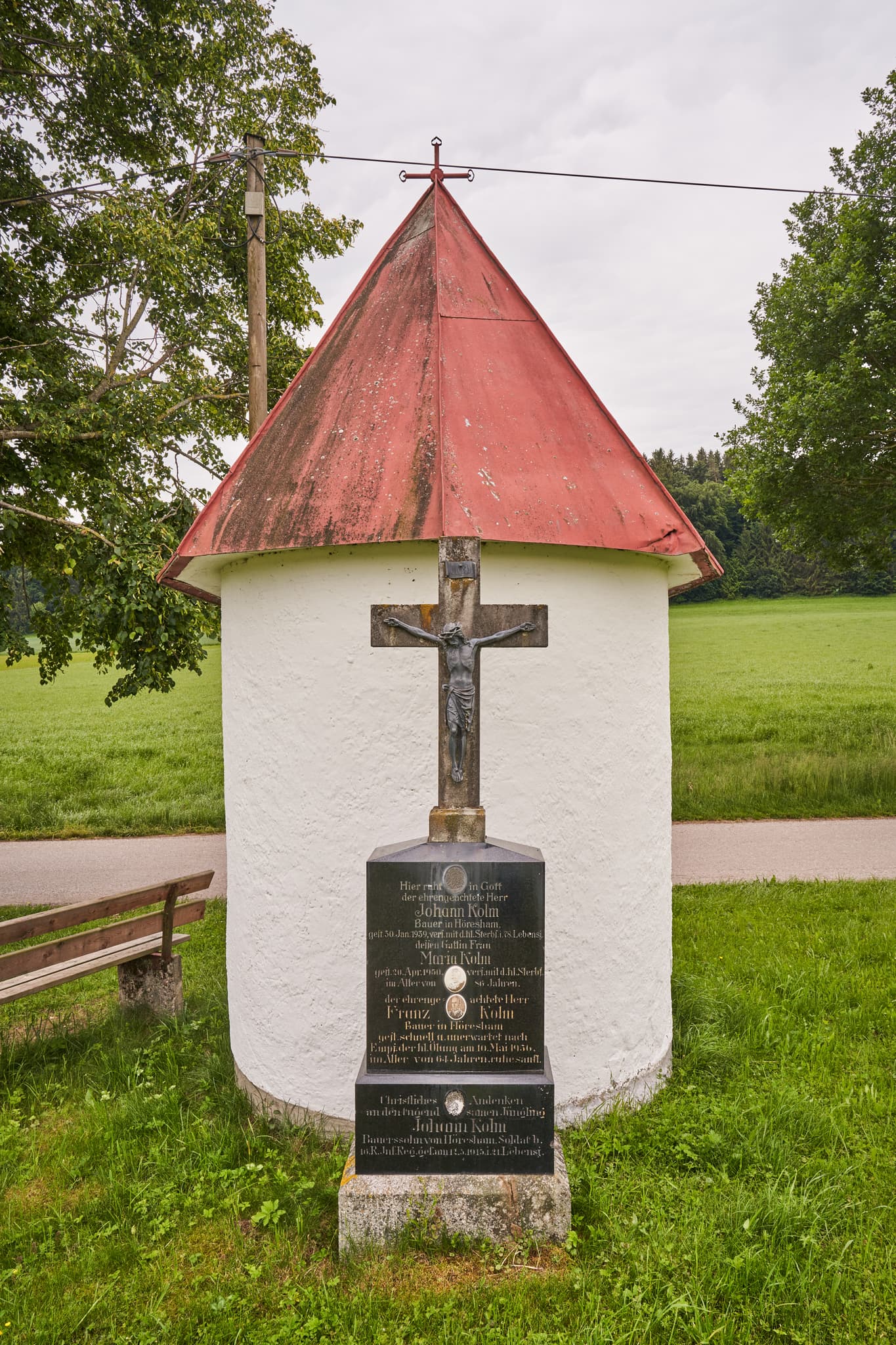 Bildstock Grabstein Höresham, Oberbayern, Inn-Salzach - Bildstock mit Grabstein, Standort Höresham, Gemeinde Burgkirchen, Landkreis Altötting, Oberbayern, Inn-Salzach, Deutschland. Motiv in ländlicher Umgebung.