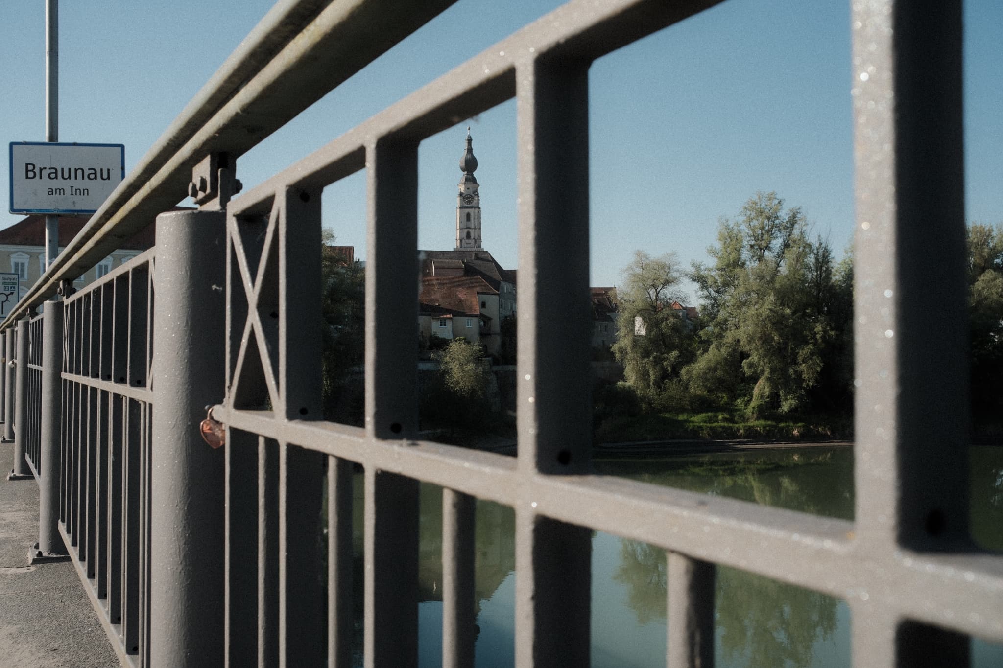 Blick auf Braunau von der Innbrücke aus fotografiert - Einige Aufnahmen des wunderschönen Panoramas, welches man von der Innbrücke zwischen Braunau und Simbach auf die Altstadt von Braunau und die Auwälder hat
