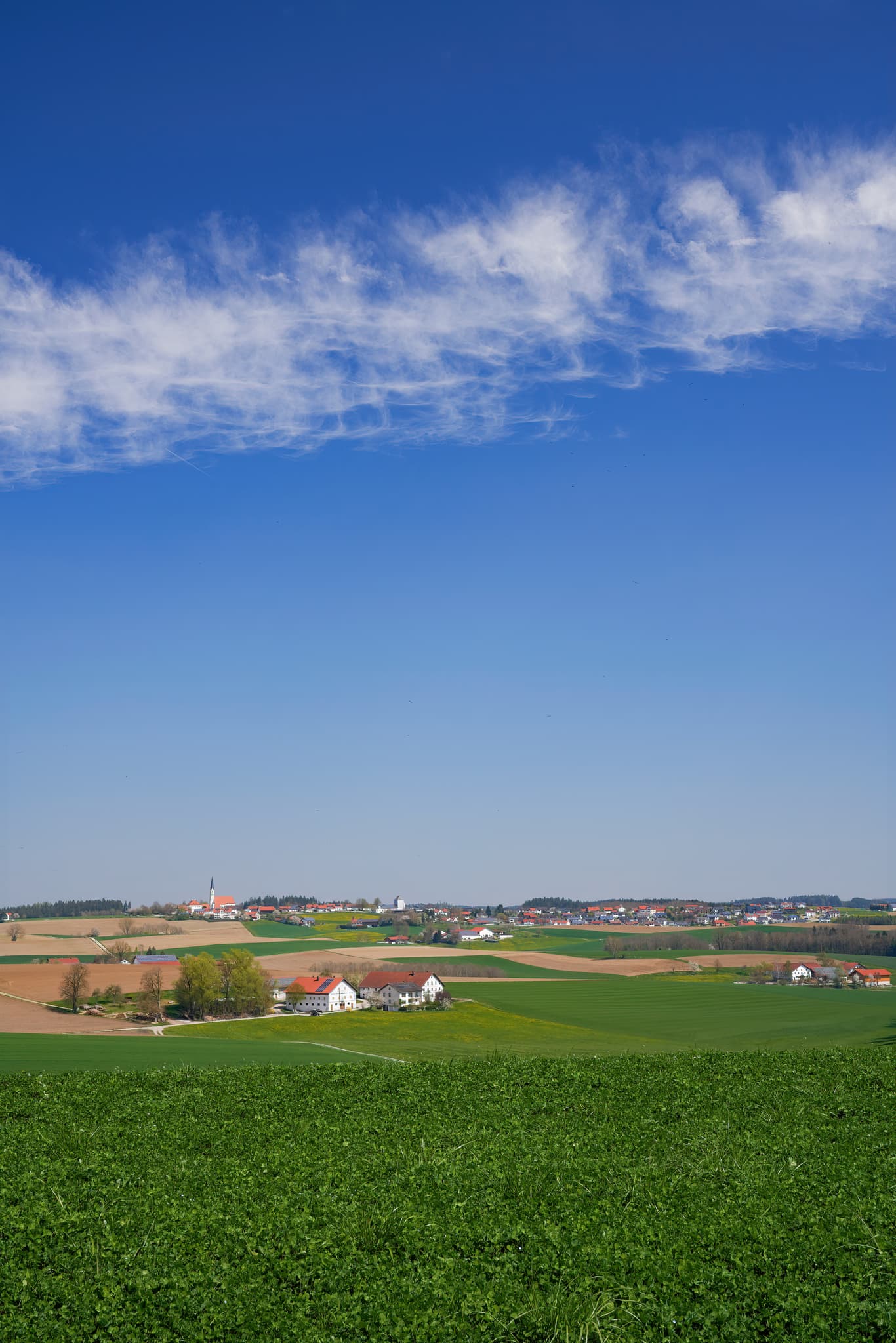 Blick Niederbergkirchen, Mettenheim, Mühldorf, Oberbayern - Idyllischer Blick nach Niederbergkirchen aus Mettenheim, Landkreis Mühldorf am Inn, Oberbayern, Region Inn-Salzach, Deutschland. Landschaftsaufnahme.
