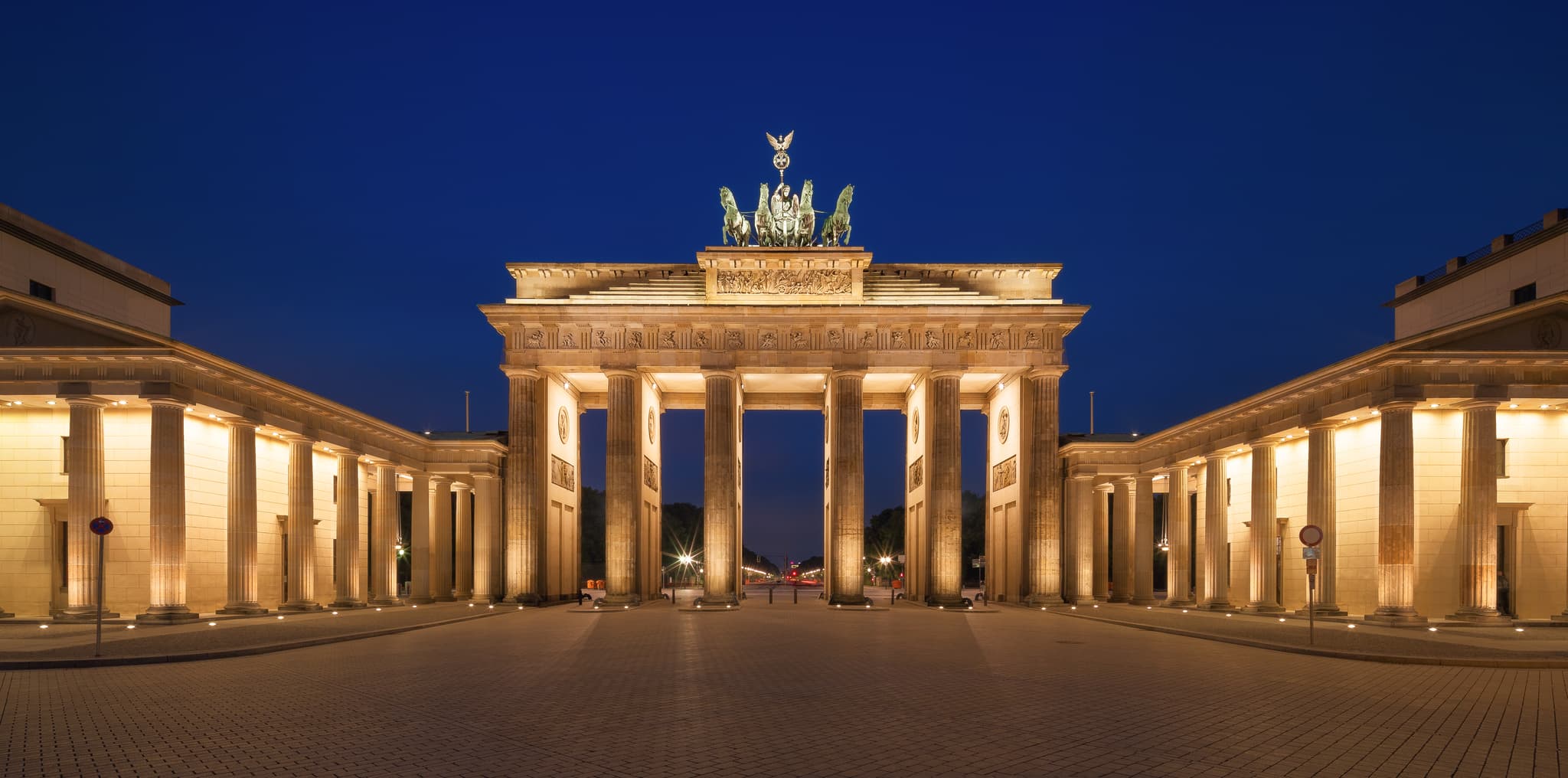 Brandenburger Tor, Berlin, Berlin, Hauptstadt, Deutschland - Abendaufnahme des Brandenburger Tors in Berlin, Deutschland. Ein Wahrzeichen der Hauptstadt Berlin, Regierungsbezirk Berlin.