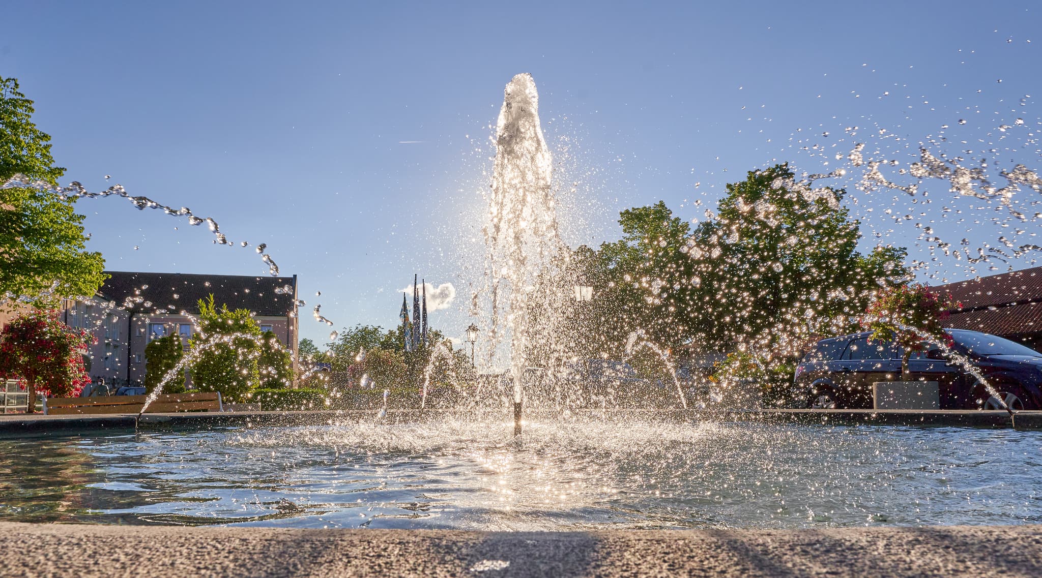 Brunnenplatzl, Bad Griesbach, PA, Niederbayern, Bäderdreieck - Der Brunnen am Brunnenplatzl in Bad Griesbach, Landkreis Passau, Niederbayern, Deutschland. Das Bäderdreieck ist bekannt für seine Thermen.