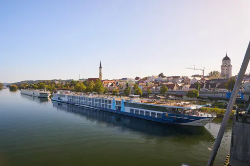 Donauschiffe am Hafen Vilshofen, Passau, Niederbayern