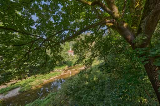 Durchblick zur Klausenkirche Engfurt, Töging am Inn