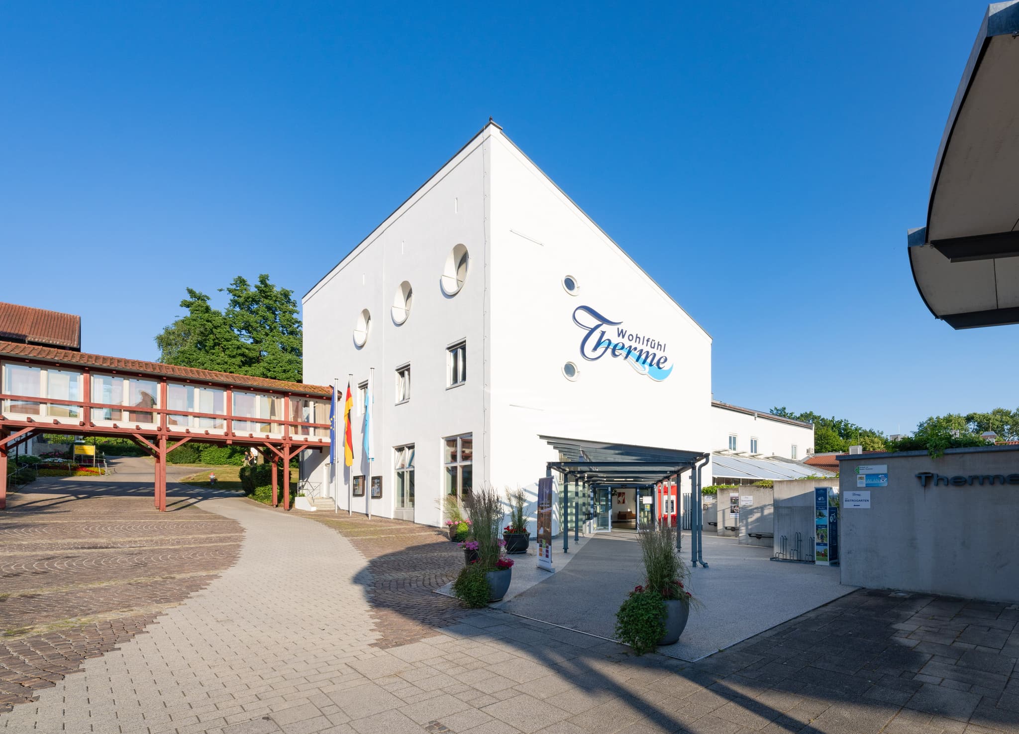 Eingang Therme, Bad Griesbach, Passau, Bäderdreieck - Wohlfühl-Therme in Bad Griesbach, Landkreis Passau, Niederbayern. Das Foto zeigt den Eingangsbereich. Niederbayern, Donau-Wald in Bayern, Deutschland.