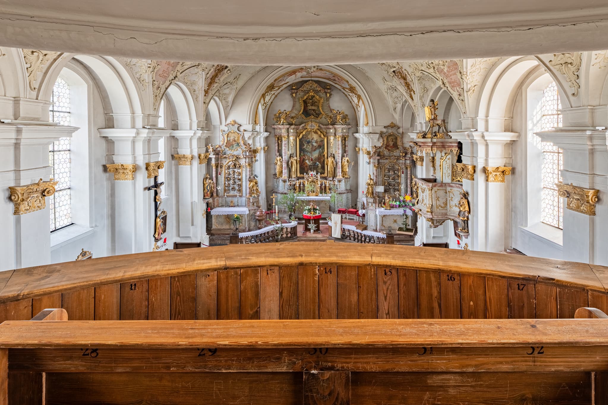 Empore der Pfarrkirche Mariä Himmelfahrt, Margarethenberg - Innenansicht Kirche Mariä Himmelfahrt in Margarethenberg bei Hirten, Burgkirchen, Altötting, Oberbayern. Historische Kirche der Region Inn-Salzach.