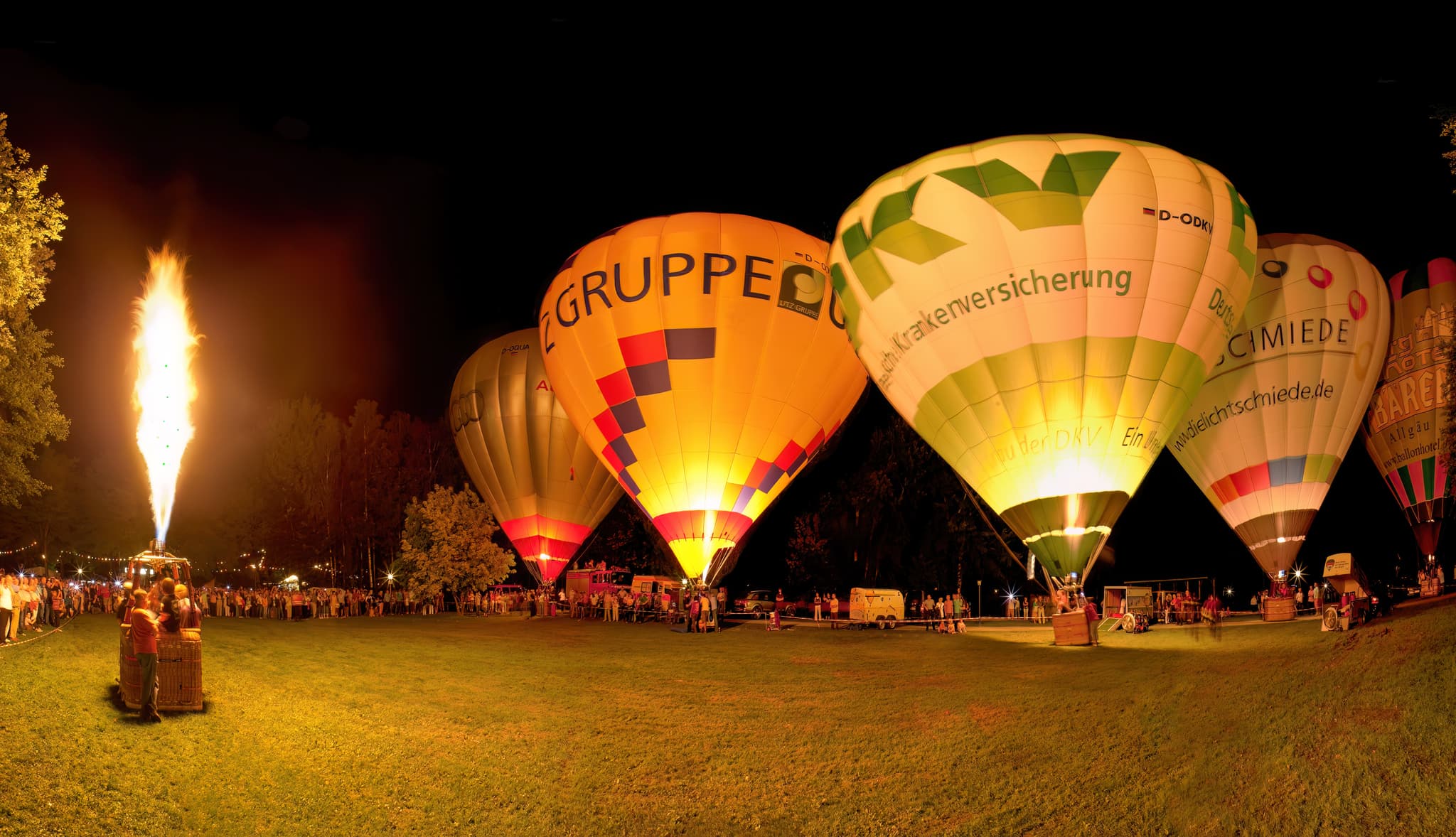 Erinnerung an das Ballonglühen 2010 Bad Griesbach, Passau - Nachtaufnahme von Heißluftballons beim Ballonglühen in Bad Griesbach, Gemeinde im Landkreis Passau, Niederbayern, Bayern. Das Event findet aktuell nicht statt.