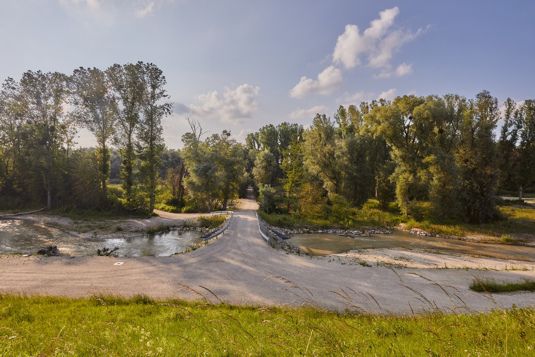 Europareservat Unterer Inn, Rottal-Inn, Niederbayern - Blick auf das Europareservat Unterer Inn bei Ering im Landkreis Rottal-Inn, Niederbayern. Ein Eindrucksvolles Naturerlebnis.