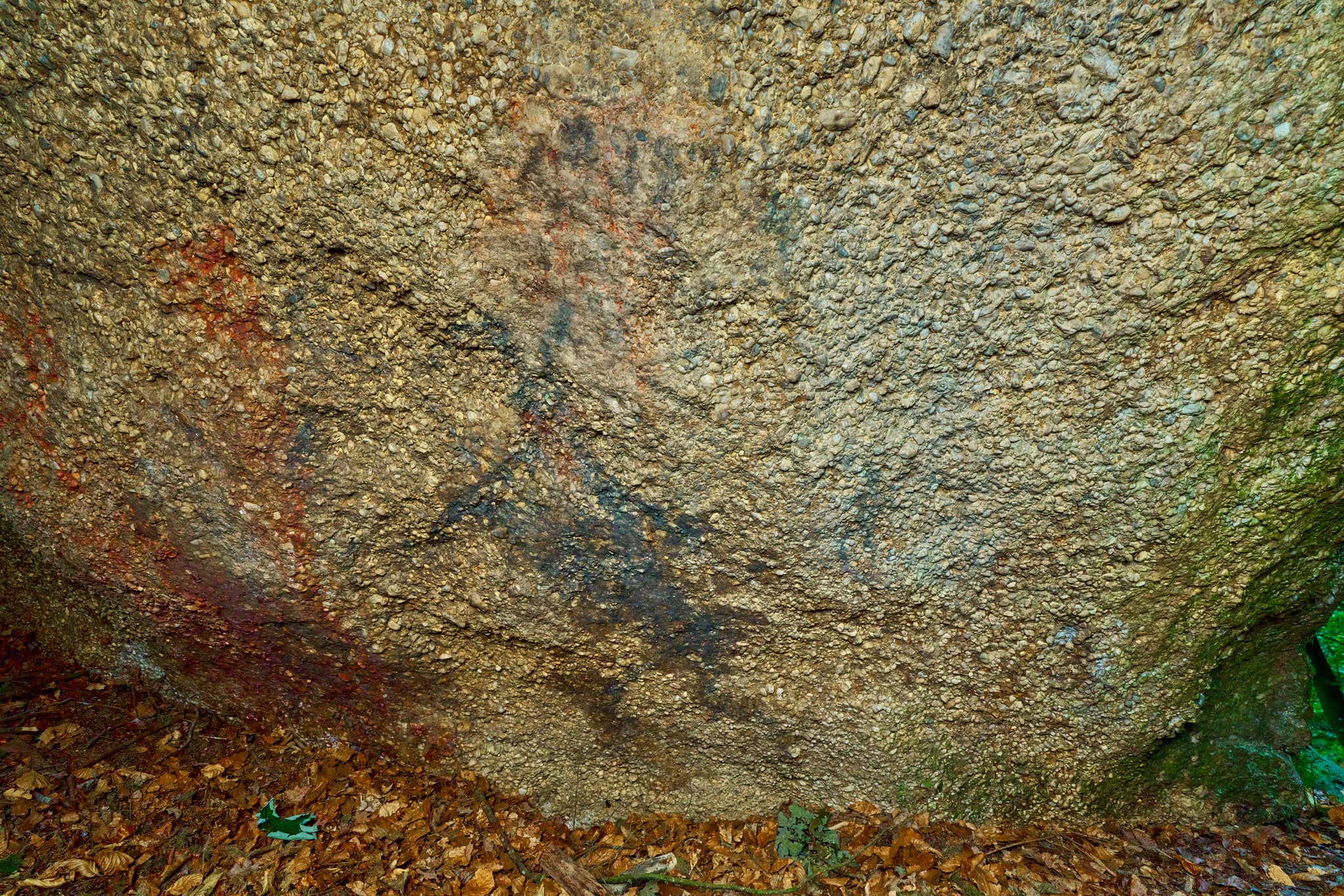 Felsenmalerei Teufelsfelsen, Waldwunderwelt, Bad Griesbach - Teufelsfelsen mit Felsenmalerei in Bad Griesbach, Landkreis Passau, Niederbayern, Deutschland. Darstellung auf Felsen.