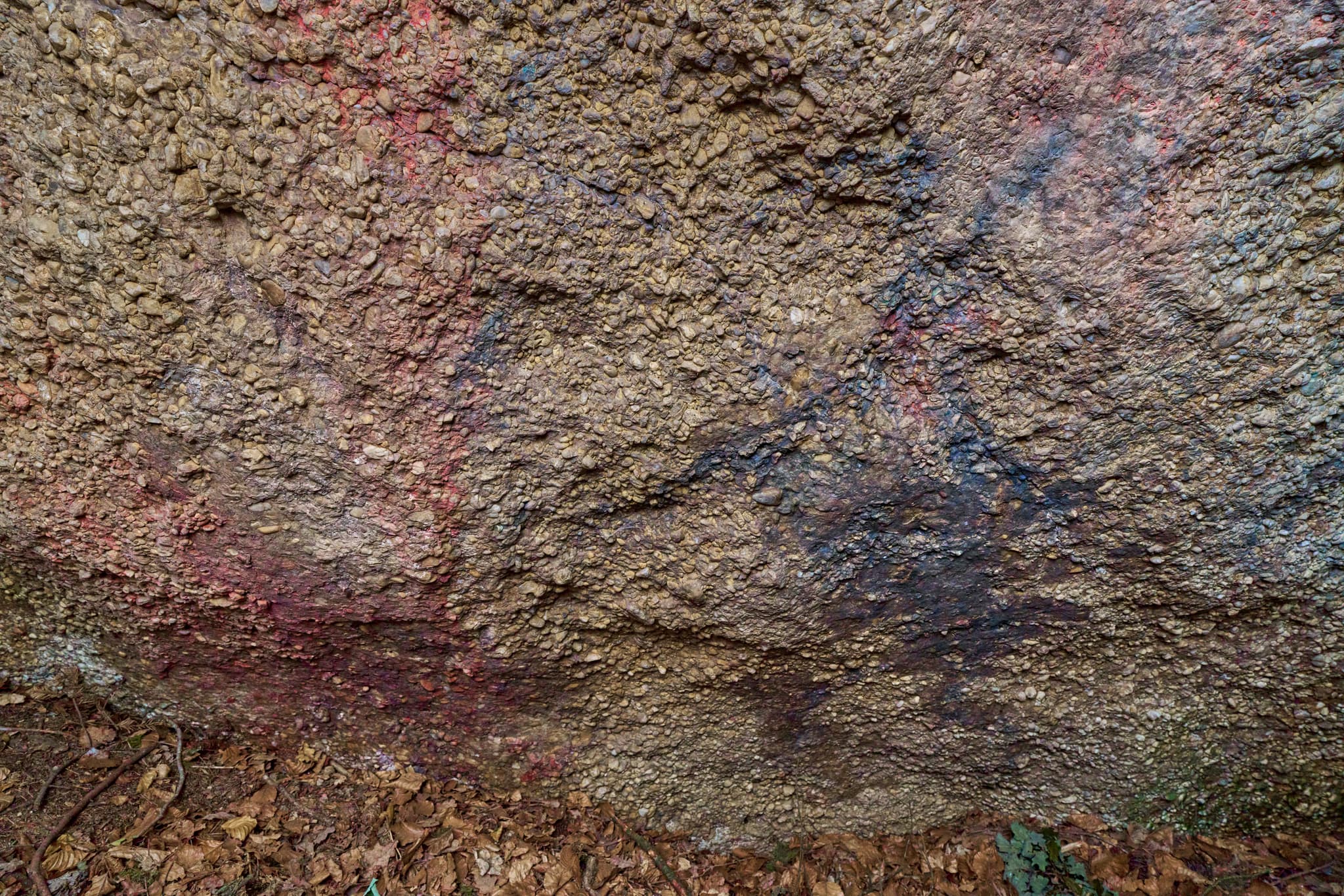 Felsenmalerei Teufelsfelsen, Waldwunderwelt, Bad Griesbach - Teufelsfelsen mit Felsenmalerei in Bad Griesbach, Landkreis Passau, Niederbayern, Deutschland. Darstellung auf Felsen.