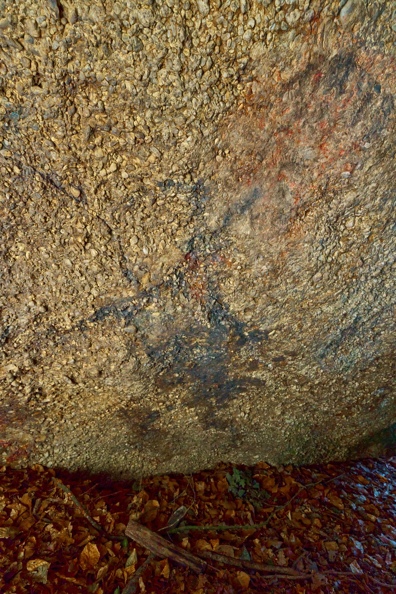 Felsenmalerei Teufelsfelsen, Waldwunderwelt, Bad Griesbach - Teufelsfelsen mit Felsenmalerei in Bad Griesbach, Landkreis Passau, Niederbayern, Deutschland. Darstellung auf Felsen.