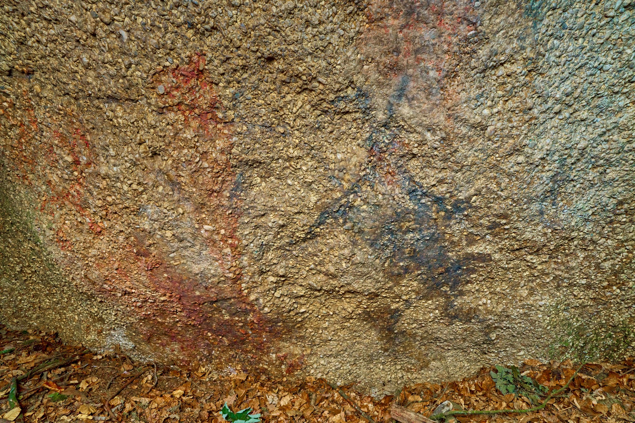 Felsenmalerei Teufelsfelsen, Waldwunderwelt, Bad Griesbach - Teufelsfelsen mit Felsenmalerei in Bad Griesbach, Landkreis Passau, Niederbayern, Deutschland. Darstellung auf Felsen.