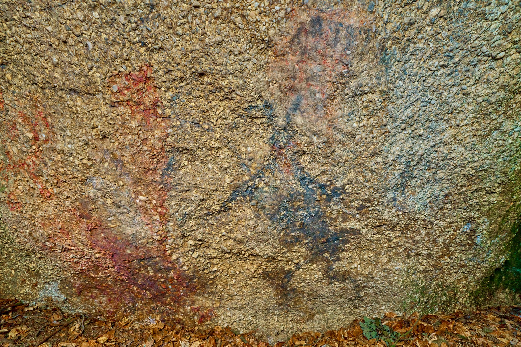 Felsenmalerei Teufelsfelsen, Waldwunderwelt, Bad Griesbach - Teufelsfelsen mit Felsenmalerei in Bad Griesbach, Landkreis Passau, Niederbayern, Deutschland. Darstellung auf Felsen.