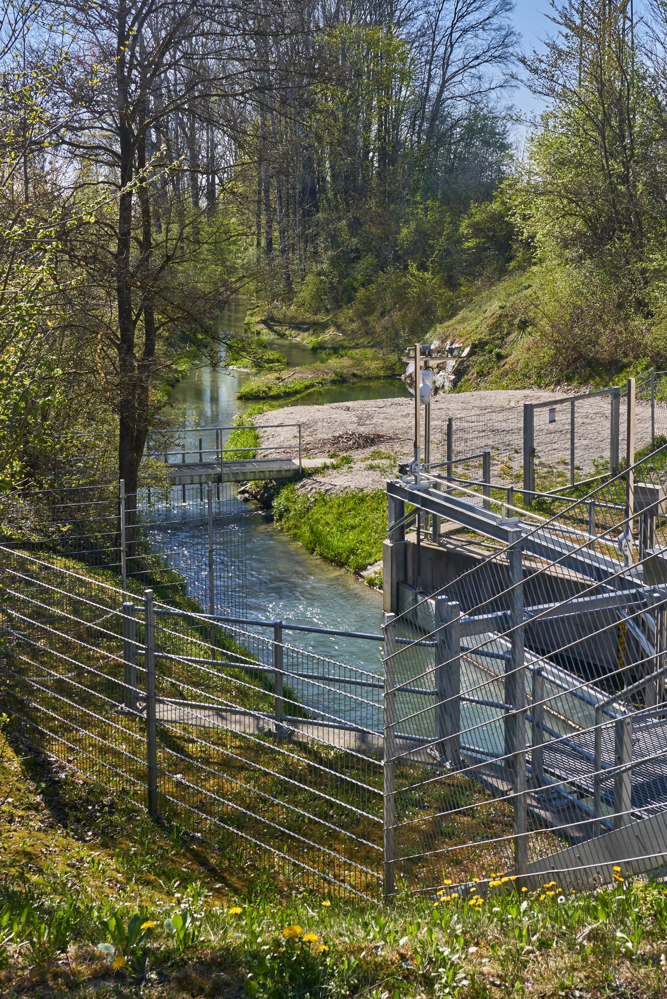 Fischtreppe Inn Kraftwerk Stammham, Altötting, Oberbayern - Alz Kraftwerk am Radweg Burgkirchen - Hirten, Landkreis Altötting, Oberbayern, Inn-Salzach, Bayern, Deutschland.
