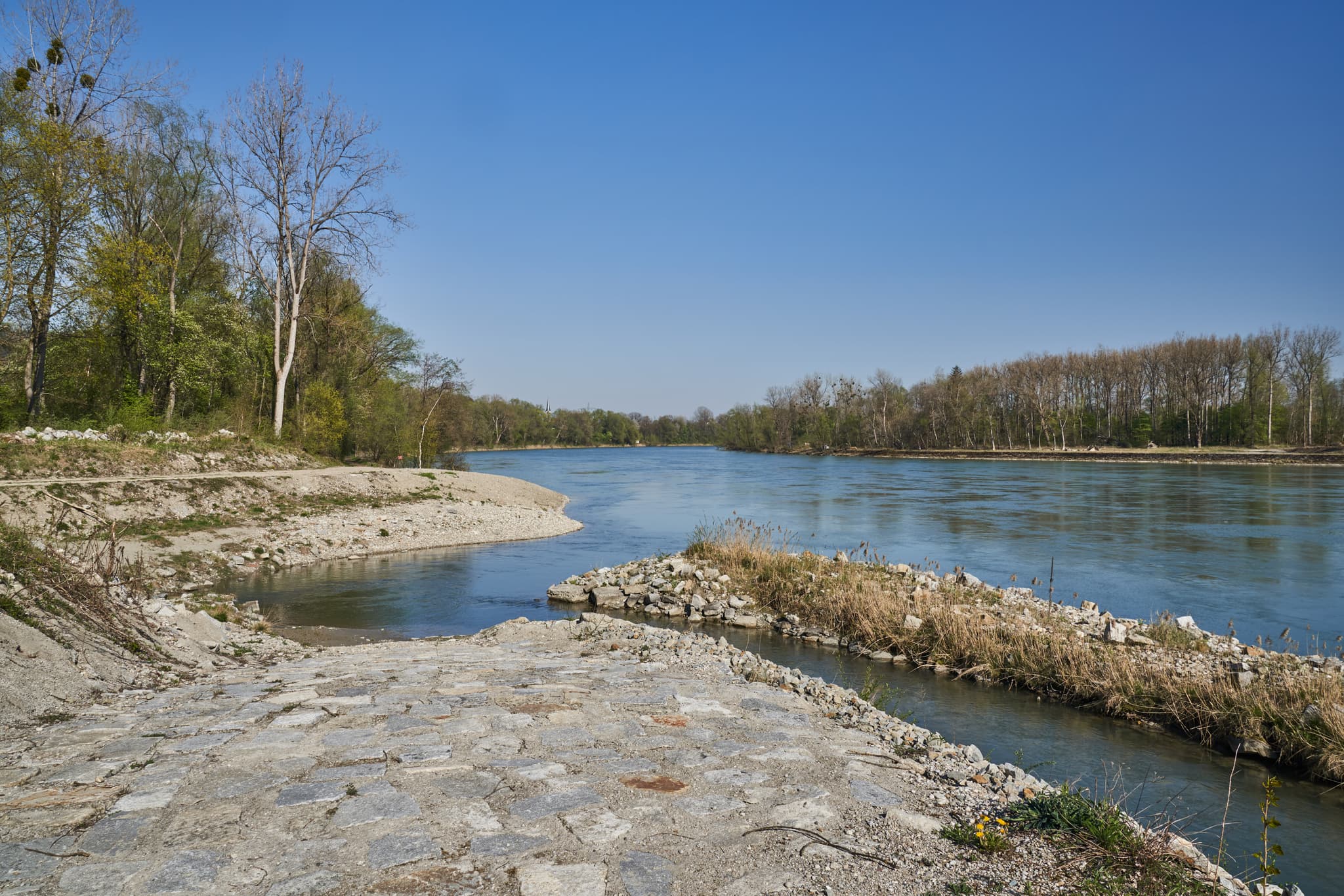 Fischtreppe Inn, Stammham, AÖ, Oberbayern, Inn-Salzach - Die Fischtreppe am Inn in Stammham, Landkreis Altötting, Oberbayern, Deutschland. Eine wichtige Maßnahme für die ökologische Durchgängigkeit des Flusses.