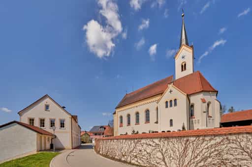 Gemeinde und Pfarrkirche St. Peter und Paul, Erlbach