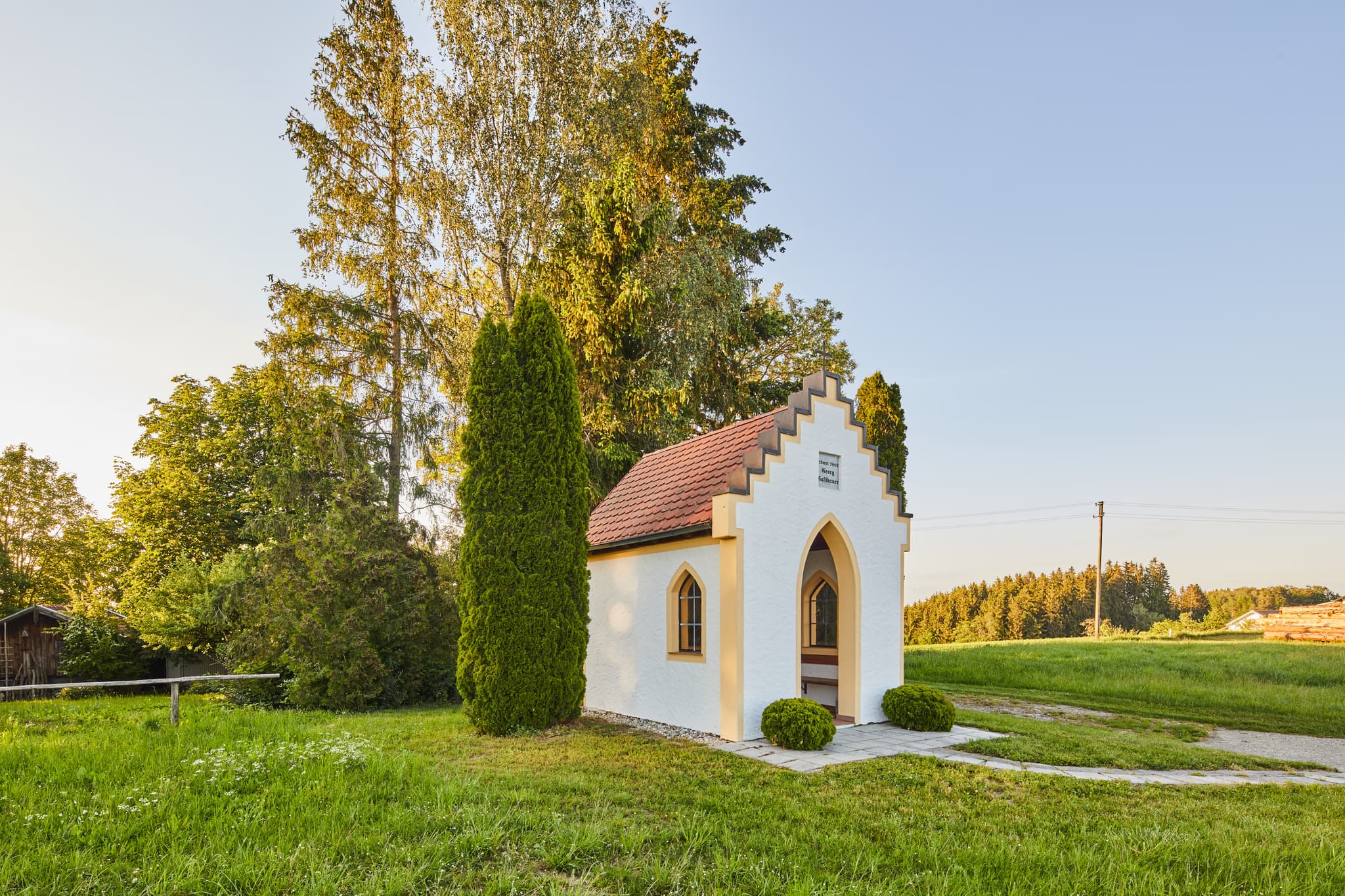 Georg Gaßlbauer Kapelle, Strass, Mühldorf am Inn, Oberbayern - Georg Gaßlbauer Kapelle, Strass Niedertaufkirchen, Mühldorf am Inn, Oberbayern. Kapelle an der Abzweigung Nonnberg-Massing, Pleiskirchen, Neumarkt St. Veit.
