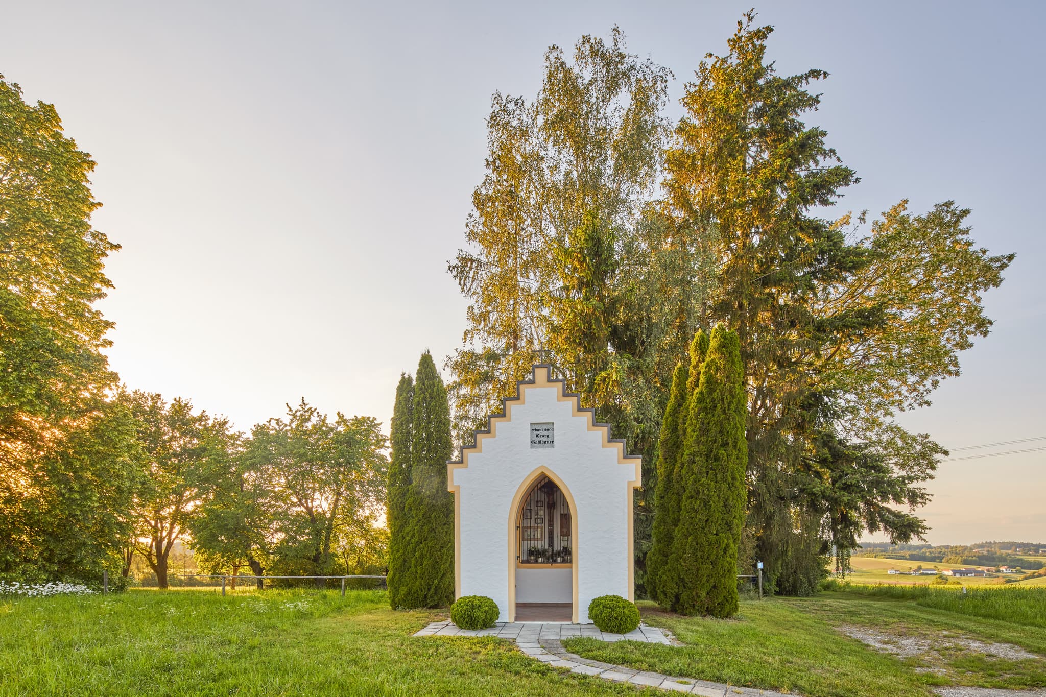 Georg Gaßlbauer Kapelle, Strass, Mühldorf am Inn, Oberbayern - Georg Gaßlbauer Kapelle, Strass Niedertaufkirchen, Mühldorf am Inn, Oberbayern. Kapelle an der Abzweigung Nonnberg-Massing, Pleiskirchen, Neumarkt St. Veit.