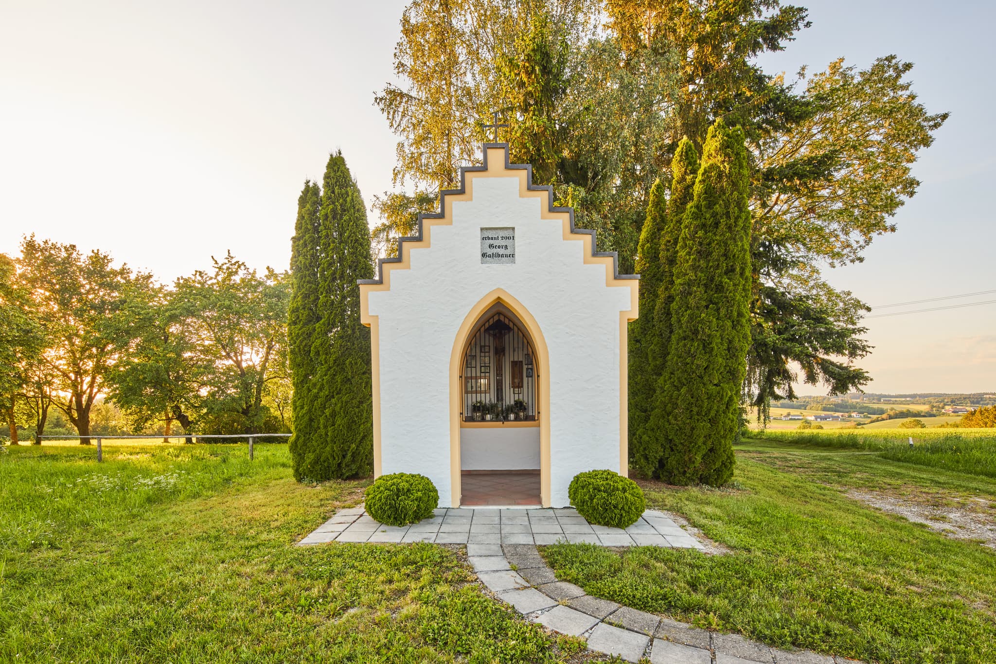 Georg Gaßlbauer Kapelle, Strass, Mühldorf am Inn, Oberbayern - Georg Gaßlbauer Kapelle, Strass Niedertaufkirchen, Mühldorf am Inn, Oberbayern. Kapelle an der Abzweigung Nonnberg-Massing, Pleiskirchen, Neumarkt St. Veit.