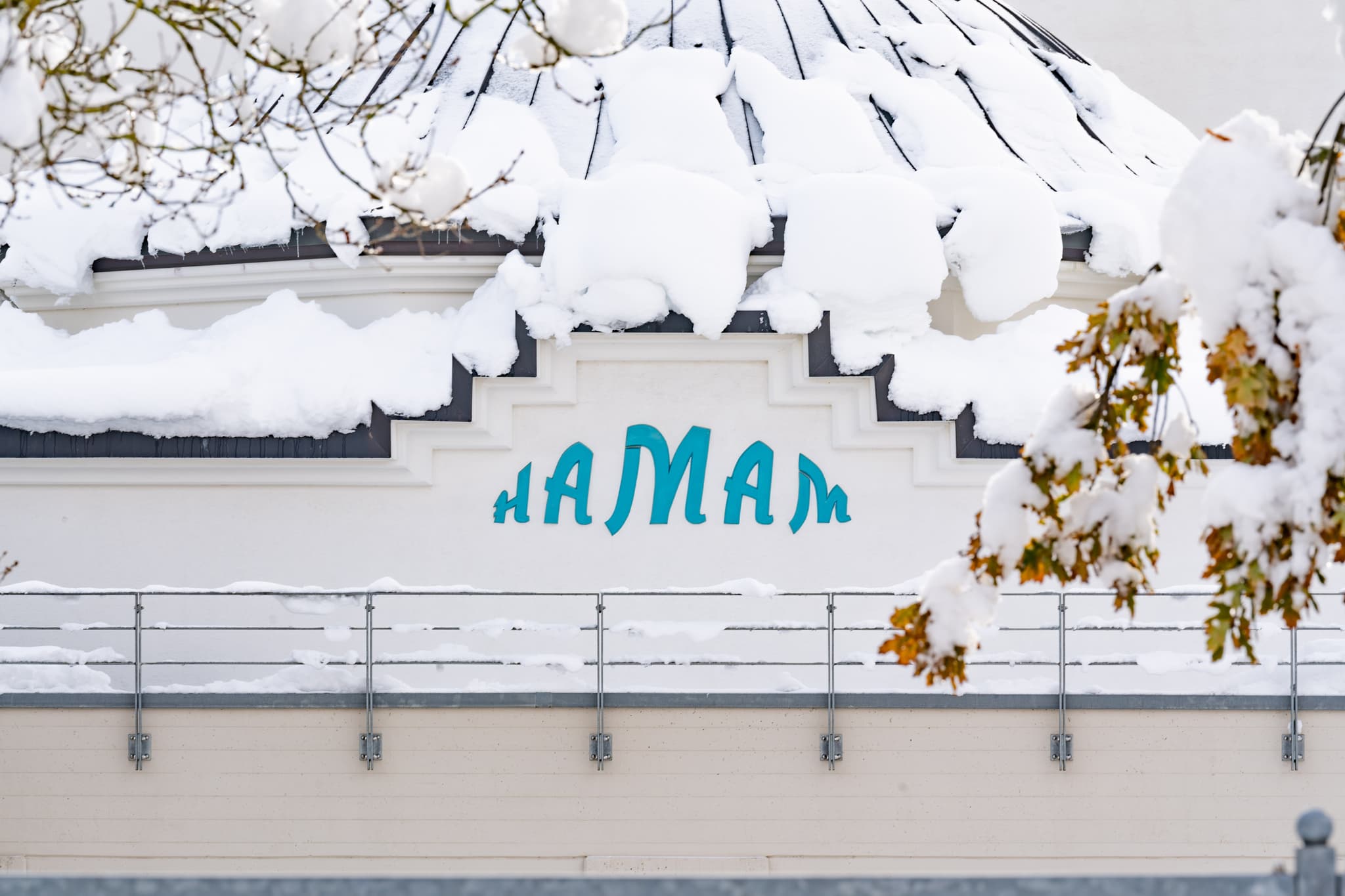 Hamam im Winter, Bad Griesbach, Passau, Bäderdreieck - Winterliches Hamam, Ansicht der Therme in Bad Griesbach, Passau, Niederbayern. Bild zeigt das Hamam im Schnee.