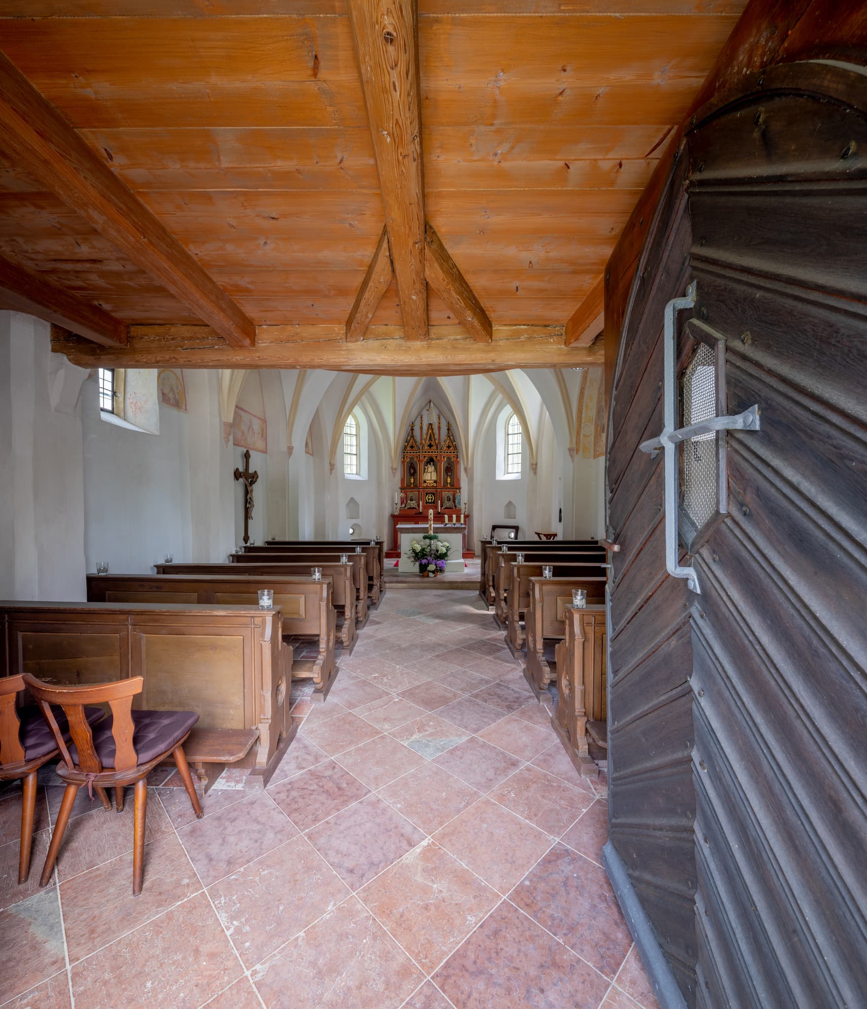 Hampersberg Kirche Innen, Erharting, Mühldorf, Oberbayern - Innenansicht mit Altar der Kirche in Hampersberg bei Erharting im Landkreis Mühldorf am Inn, Oberbayern.