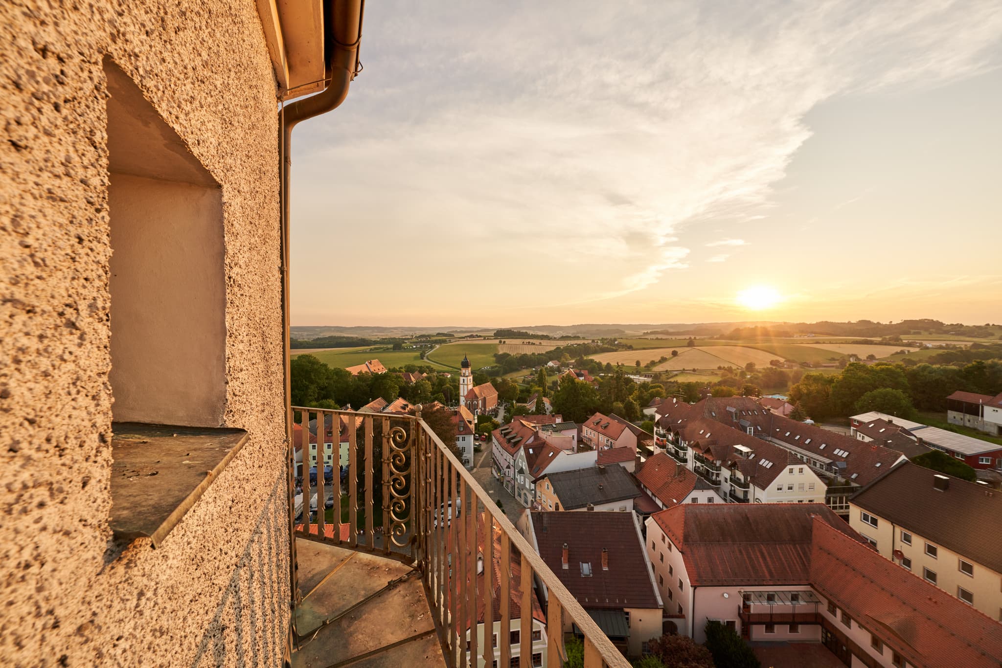 Heilige Familie Aussicht, Bad Griesbach, Passau - Aussicht von der Pfarrkirche Heilige Familie in Bad Griesbach, Landkreis Passau, Niederbayern, Bayern, Deutschland. Teil der Stadt mit Kirchendach
