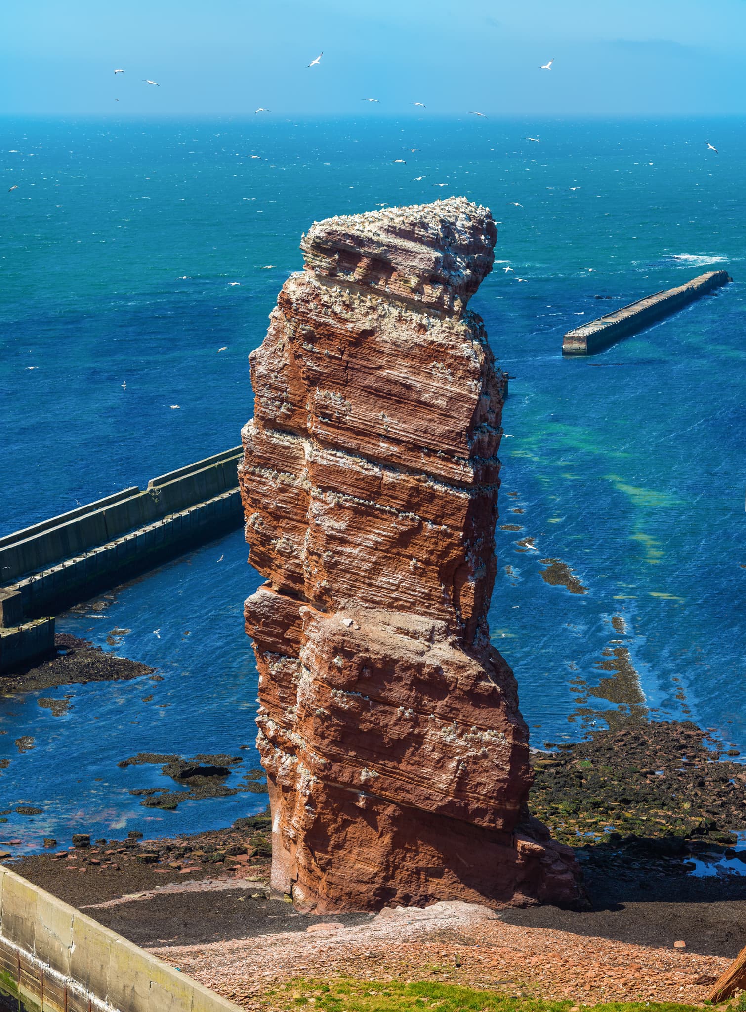 Helgoland Lange Anna Big Pano, Helgoland, Pinneberg - Panoramablick auf die markante Lange Anna Felsformation auf Helgoland. Die deutsche Hochseeinsel liegt im Landkreis Pinneberg, Schleswig-Holstein