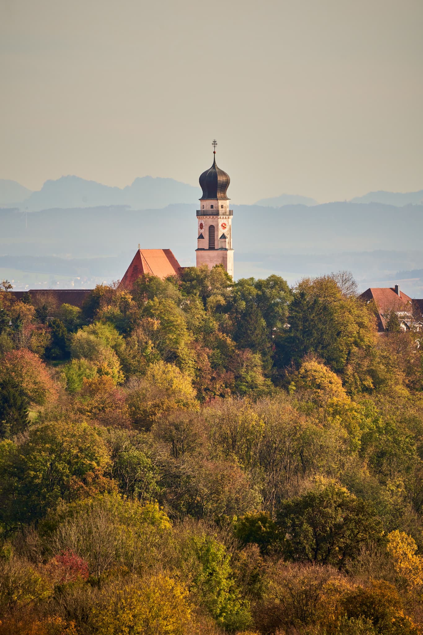 Herbst Lederbach Golfclub, Bad Griesbach, Niederbayern - Entdecken Sie den Lederbach Golfclub in Bad Griesbach im Landkreis Passau, Niederbayern. Malerische Herbstlandschaft und idyllische Umgebung in Deutschland.