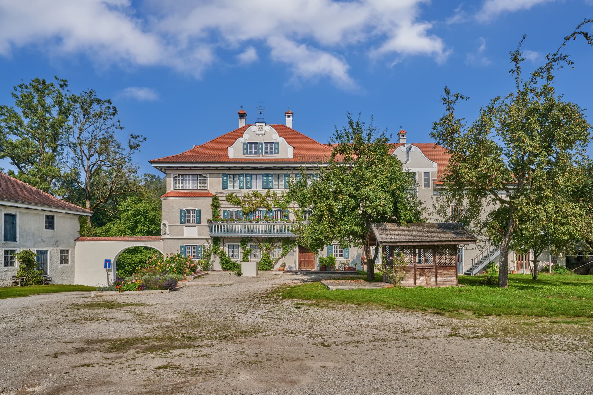 Herrenhaus a.d. Klause Engfurt, Töging, Landkreis Altötting - Engfurt Herrenhaus a.d. Klause in Töging a. Inn, Landkreis Altötting, Oberbayern, Deutschland. Sehenswürdigkeit in der Region Inn-Salzach.