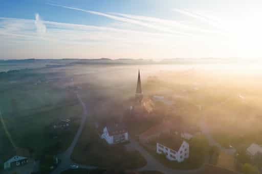 Hirschhorn, Luftbild im Herbst bei Sonnenaufgang, Rottal-Inn