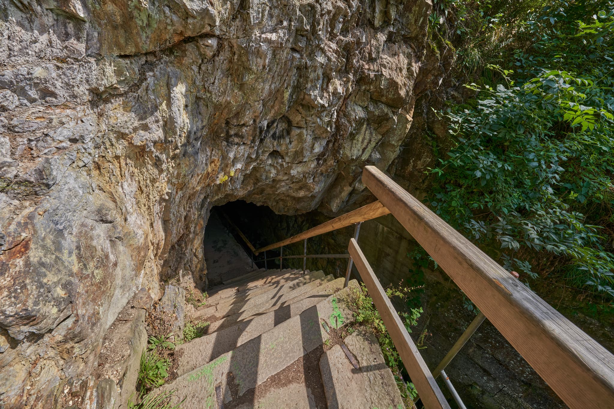 Ilz Triftsperre Tunnel, Passau, Bayerischer Wald - Der Ilz Triftsperre Tunnel bei Passau in Niederbayern, Bayerischer Wald, Region Inn-Salzach, Deutschland. Ein faszinierendes Fotomotiv.