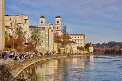 Innpromenade Passau, Niederbayern: Stadtbummel am Fluss Inn
