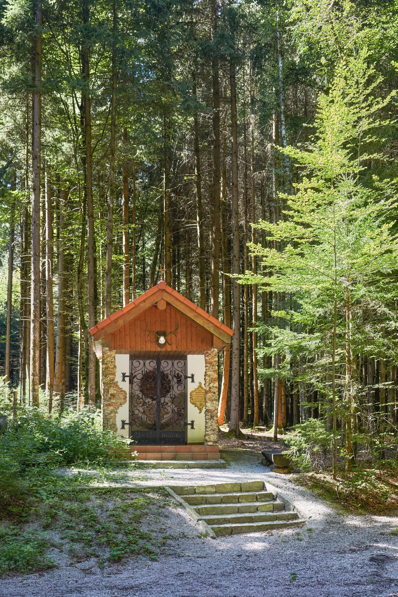 Jagdkapelle im Weilhartsforst, St. Radegund, Braunau am Inn - Die Jagdkapelle im Weilhartsforst bei St. Radegund im Landkreis Braunau am Inn, Oberösterreich, Innviertel, Österreich. Eine kleine Kapelle im Wald.