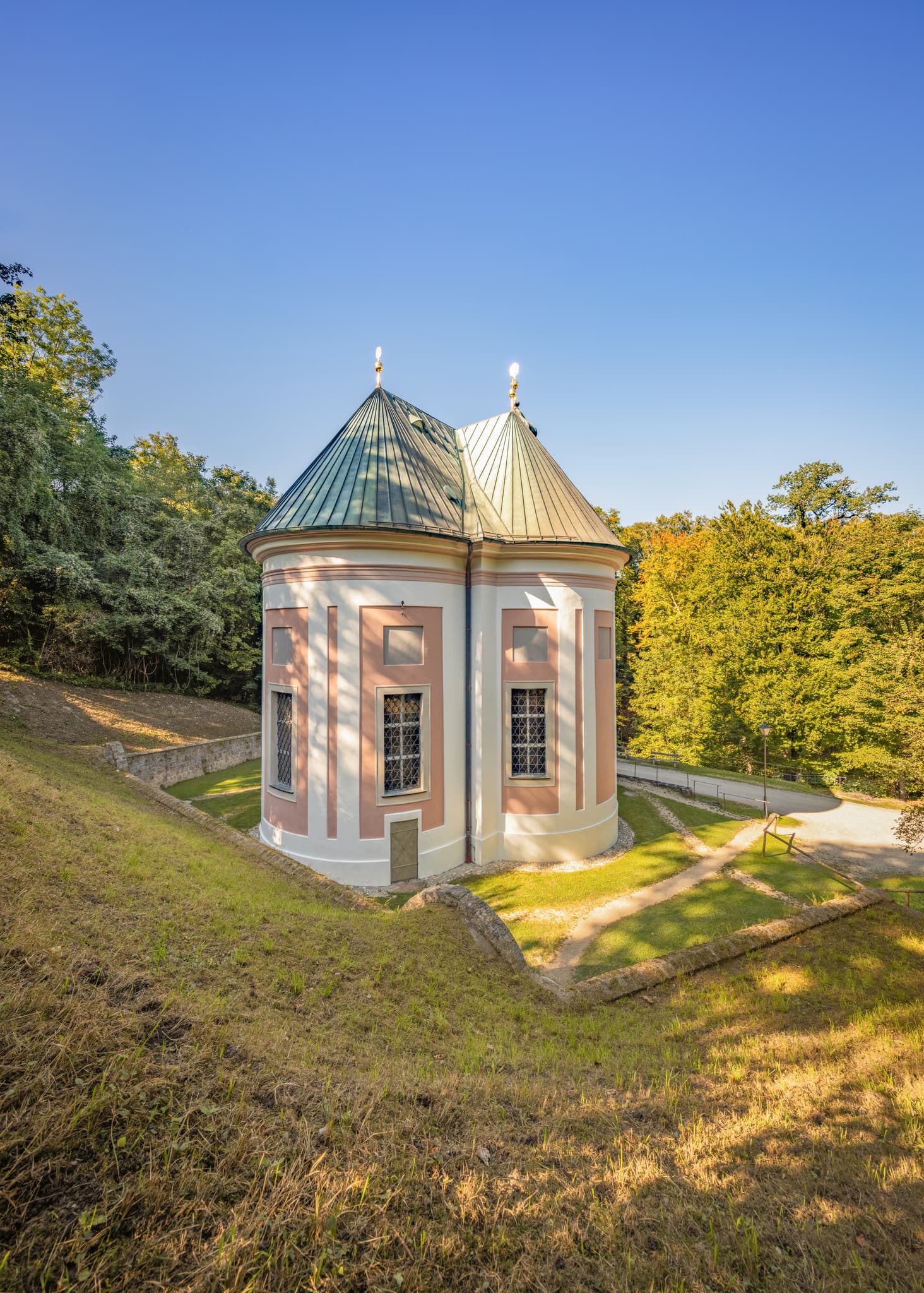 Kapelle Maria Brunn, Ponlach, Traunstein, Oberbayern - Kapelle Maria Brunn in Ponlach, Ortsteil von Tittmoning im Landkreis Traunstein, Oberbayern, Deutschland. Eine historische Stätte im Chiemgau.