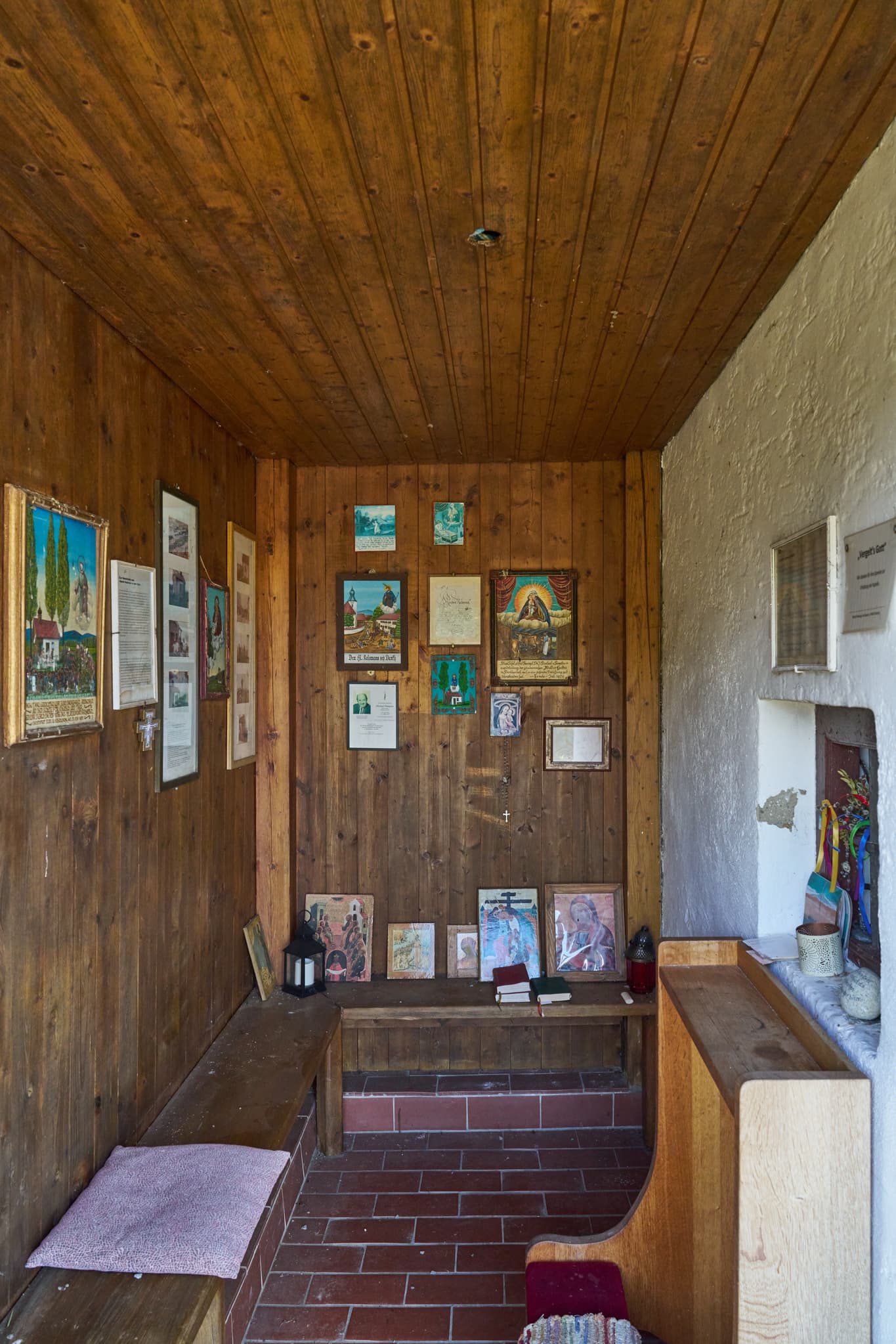 Kapelle Zell, Ortenburg, Passau, Niederbayern, Donau-Wald - Innenansicht der Zell St. Koloman-Kapelle in Ortenburg, Landkreis Passau, Niederbayern, Donau-Wald. Eine besinnliche Kapelle in Deutschland.