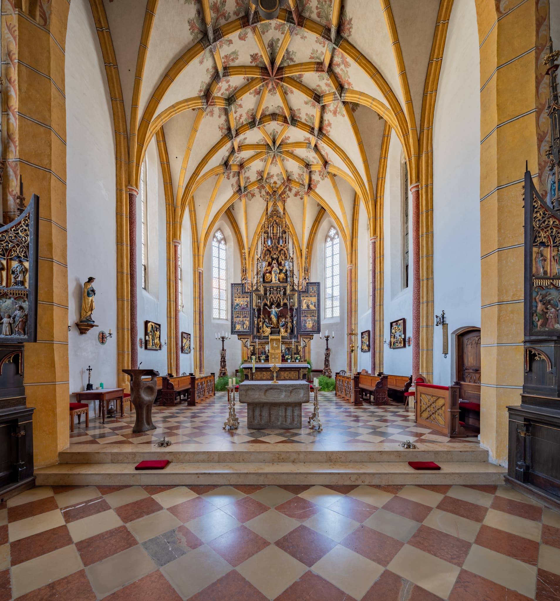 Karpfham Pfarrkirche Maria Himmelfahrt, Passau, Niederbayern - Die prachtvolle Pfarrkirche Maria Himmelfahrt in Karpfham, Bad Griesbach im Landkreis Passau, Niederbayern, Deutschland. Ein Juwel im Bayerischen Wald.