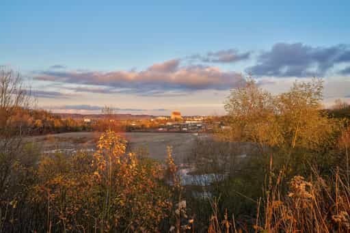 Kiesgrube Altötting nach Neuötting mit Kirche St. Nikolaus