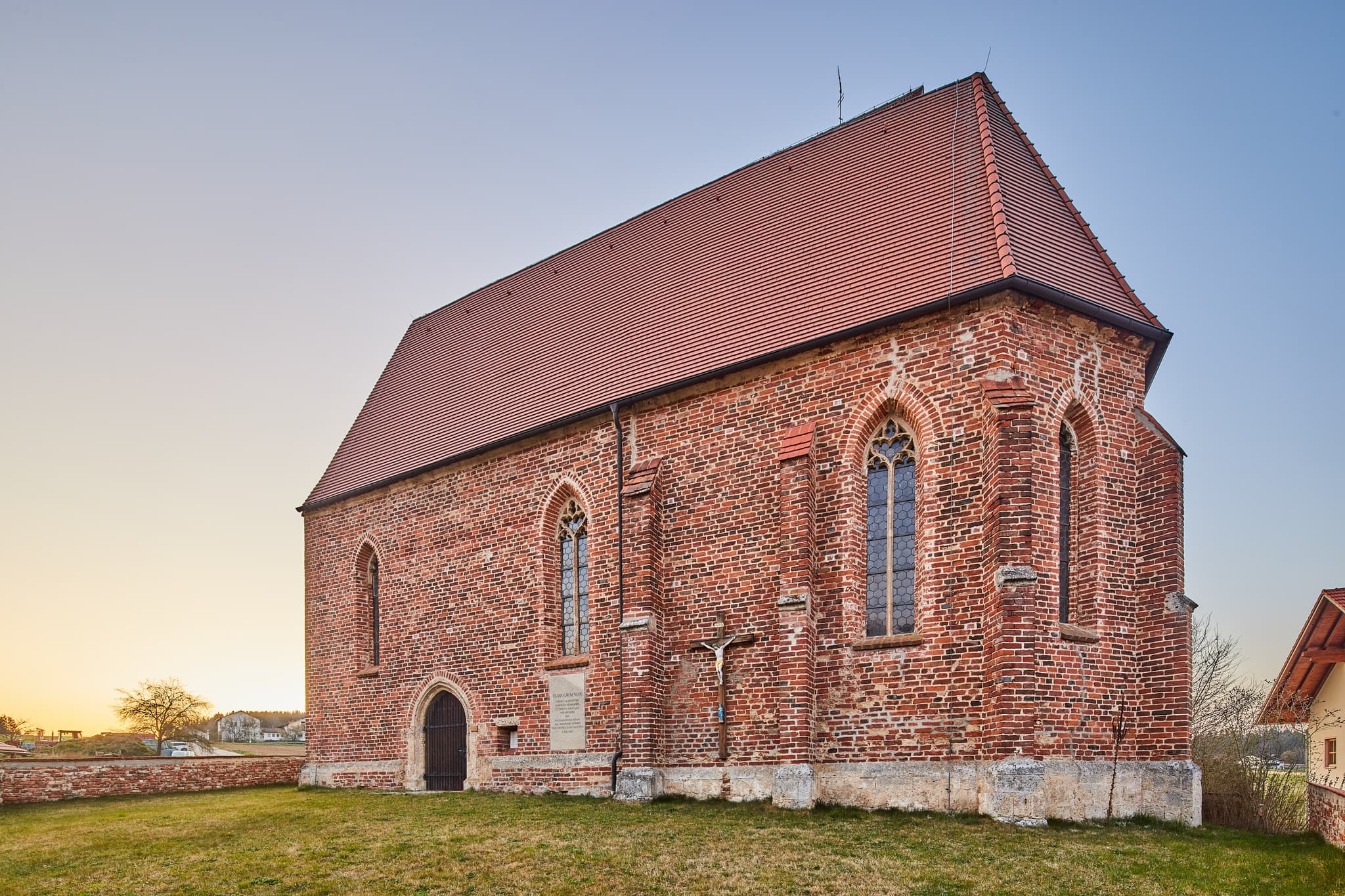 Kirche Gehersdorf, Zeilarn, Rottal-Inn, Niederbayern - Die historische Backsteinkirche Die Filialkirche St. Johannes der Täufer in Gehersdorf, Zeilarn, Landkreis Rottal-Inn, Niederbayern.
