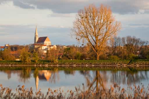 Kirche im Abendlicht, Inn, Neuötting, Altötting, Oberbayern