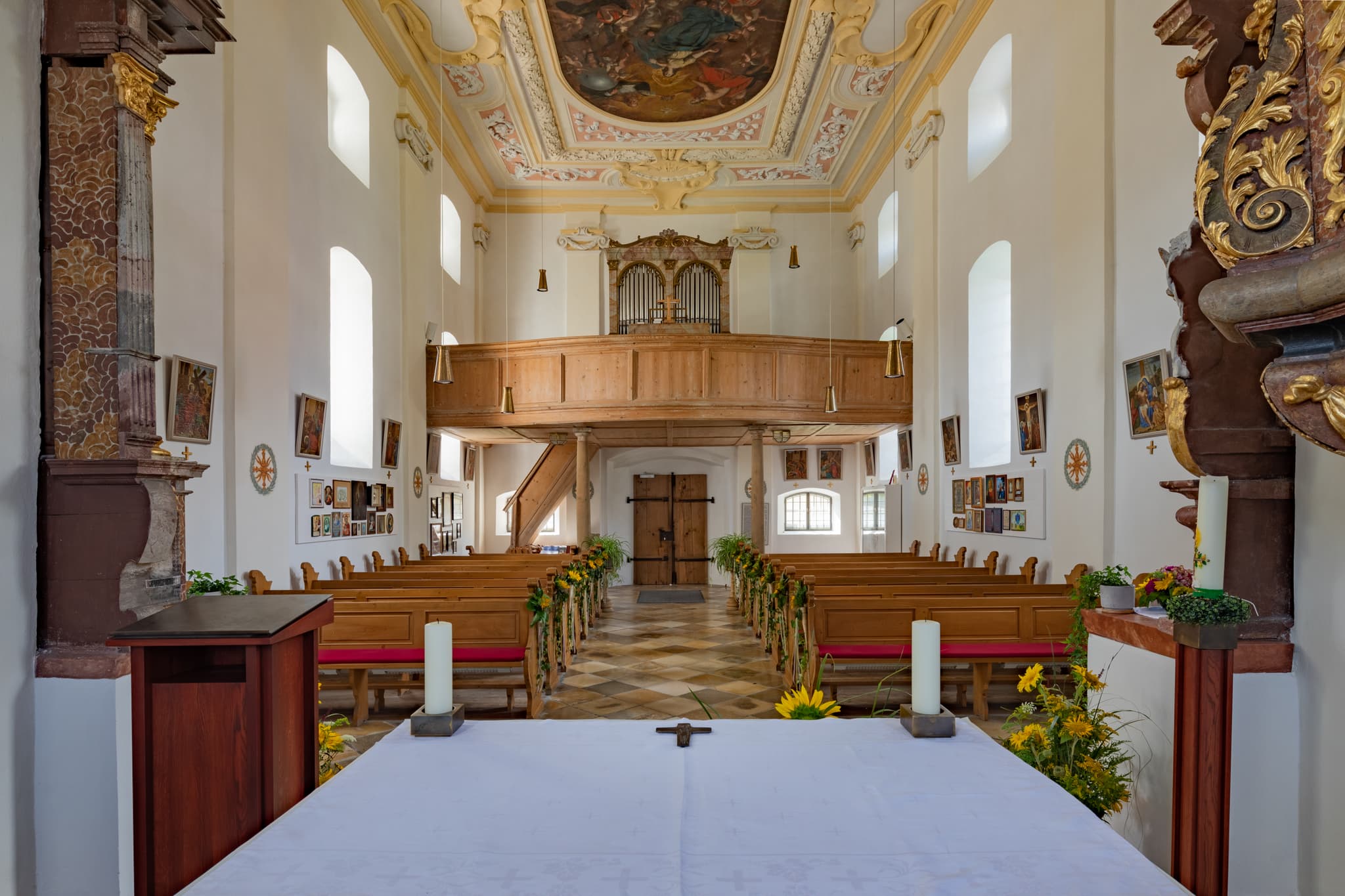 Kirche Maria, Innenraum, Heimsuchung, Langwinkl, Rottal-Inn - Kirche Maria Heimsuchung in Langwinkl, Gemeinde Bayerbach, Landkreis Rottal-Inn, Niederbayern, Holzland, Bäderdrieck. Kirche mit angrenzendem Vorplatz.