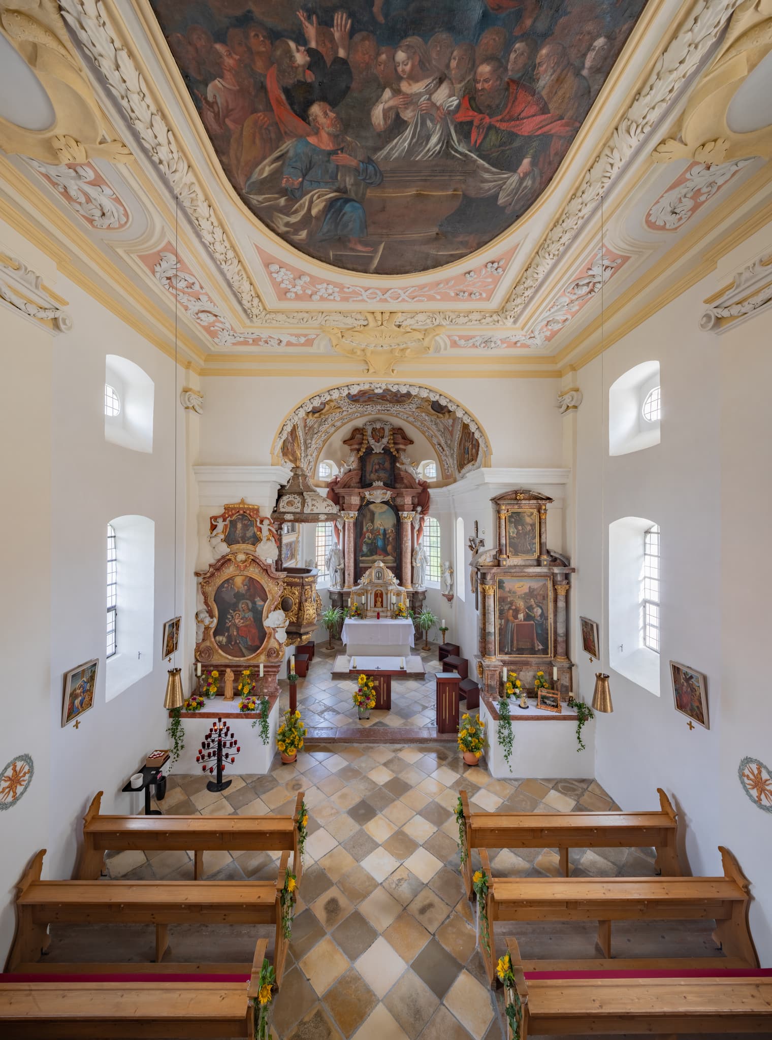 Kirche Maria, Innenraum, Heimsuchung, Langwinkl, Rottal-Inn - Kirche Maria Heimsuchung in Langwinkl, Gemeinde Bayerbach, Landkreis Rottal-Inn, Niederbayern, Holzland, Bäderdrieck. Kirche mit angrenzendem Vorplatz.