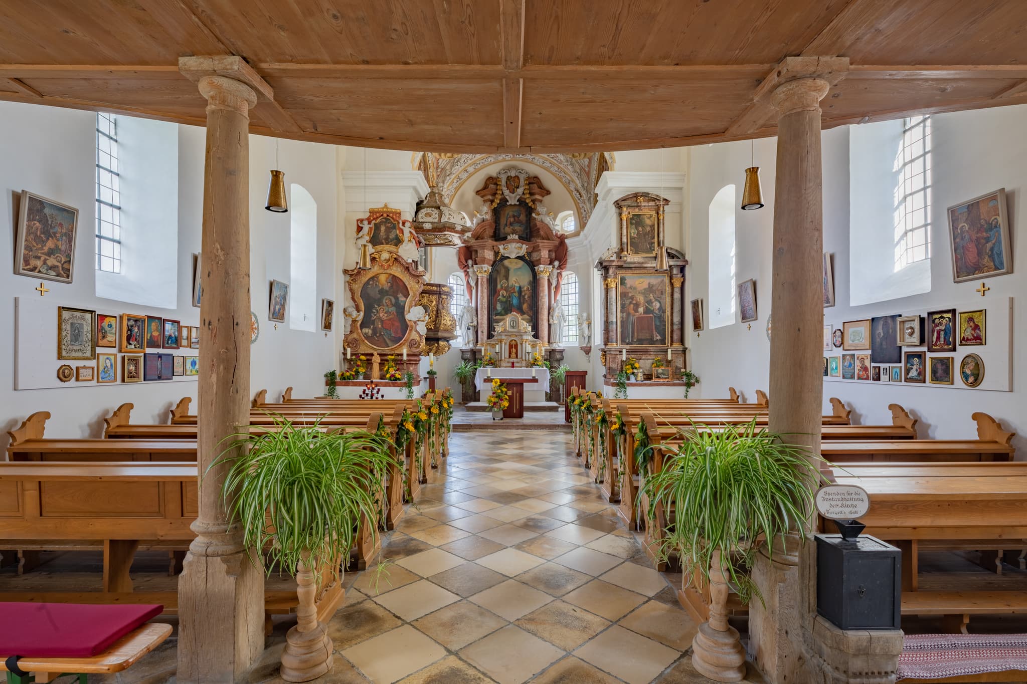 Kirche Maria, Innenraum, Heimsuchung, Langwinkl, Rottal-Inn - Kirche Maria Heimsuchung in Langwinkl, Gemeinde Bayerbach, Landkreis Rottal-Inn, Niederbayern, Holzland, Bäderdrieck. Kirche mit angrenzendem Vorplatz.