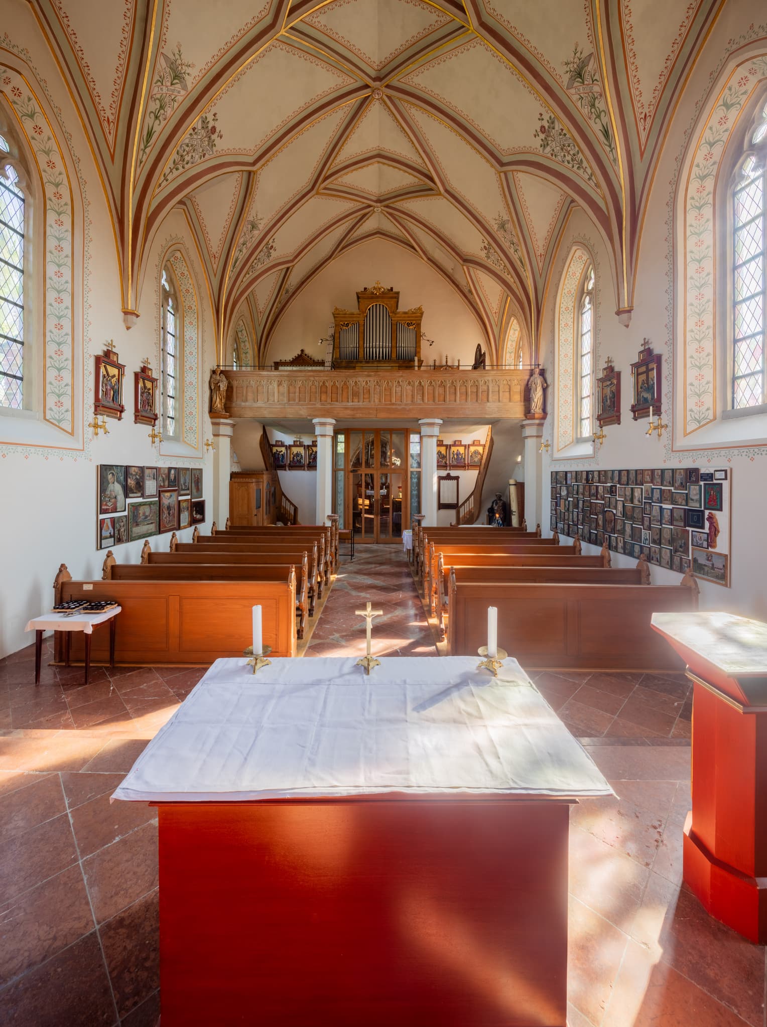 Kirche Maria Schutz der Christen, Kronberg, Bad Griesbach - Orgel, Empore der Backsteinkirche Maria Schutzder Christen in Kronberg, Bad Griesbach, Passau, Niederbayern, Deutschland. Kronberger Kirche