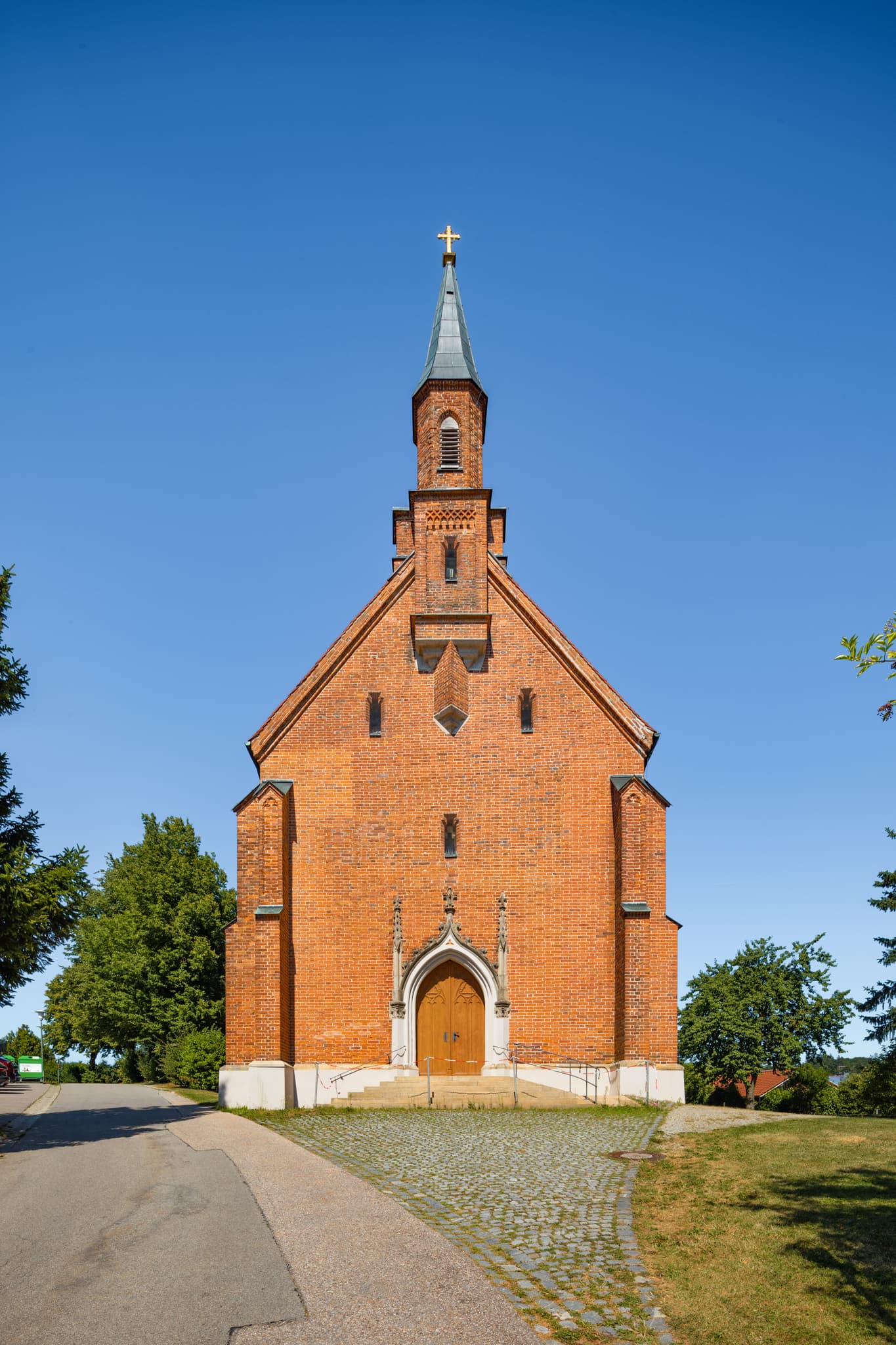 Kirche Maria Schutz der Christen, Kronberg, Bad Griesbach - Backsteinkirche Maria Schutzder Christen in Kronberg, Bad Griesbach, Passau, Niederbayern, Deutschland. Kronberger Kirche